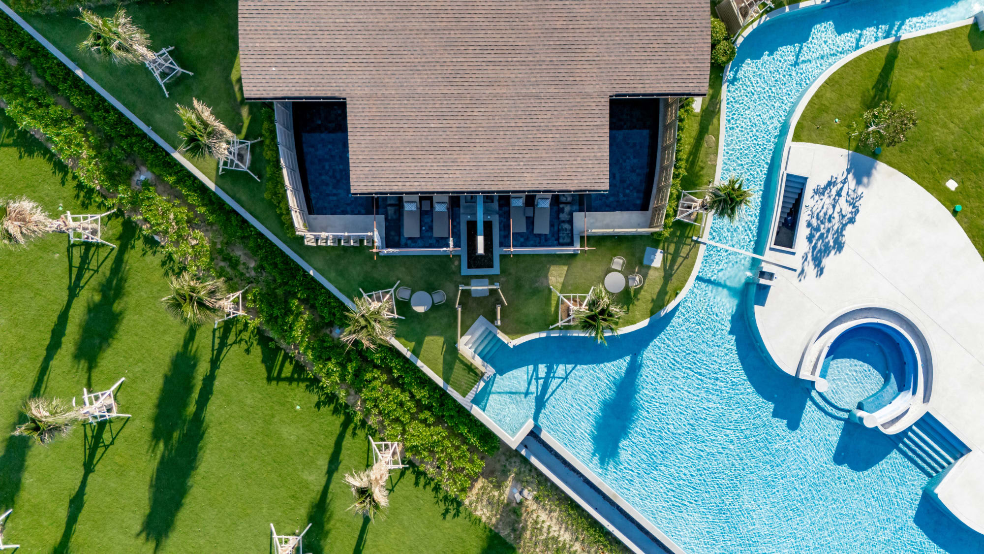 The Little Shore Khao Lak by Katathani: Thailand The Little Shore seafront pool villa in love