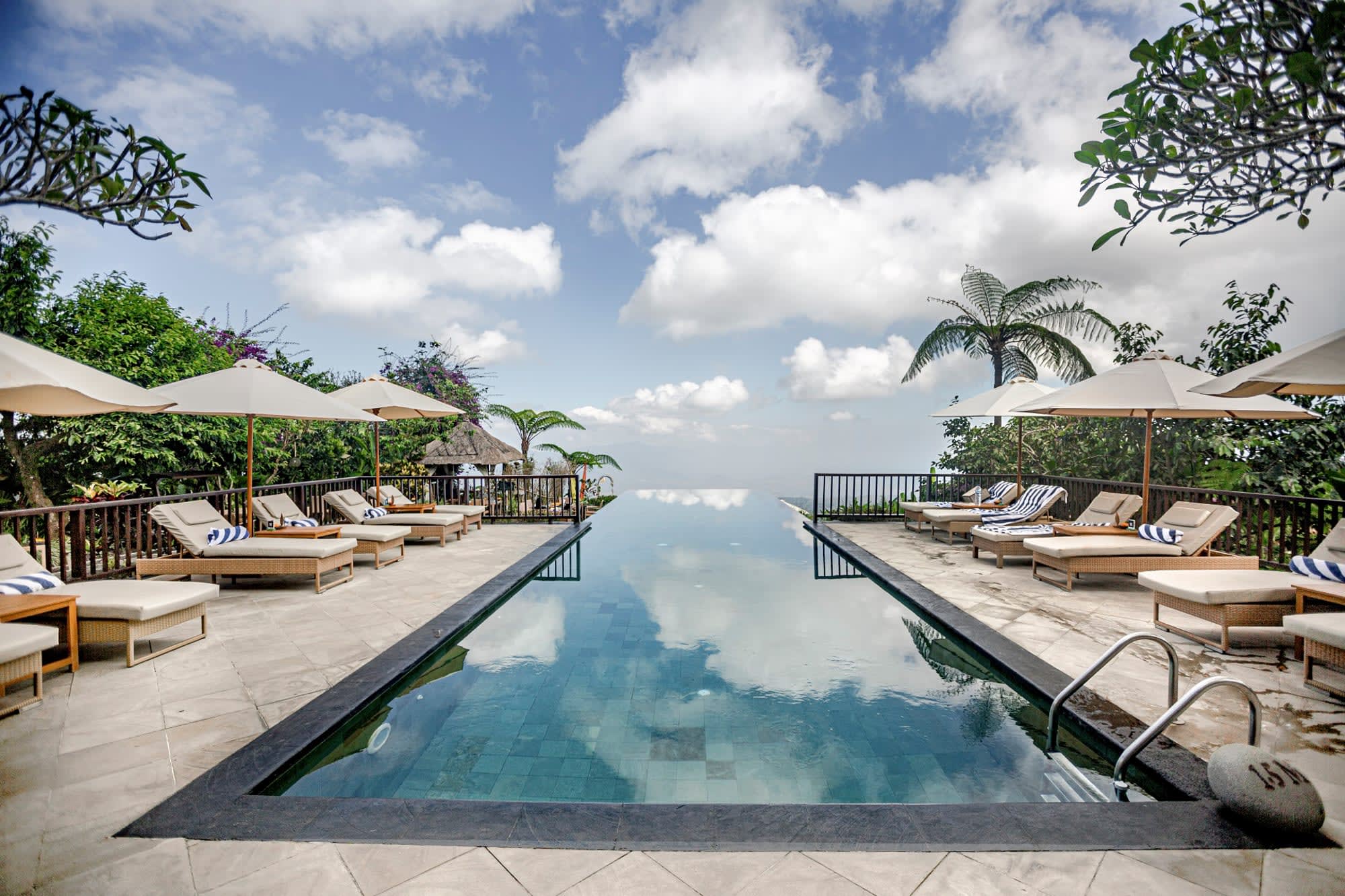 Munduk Moding Plantation Nature Resort in Nord-Bali:  Munduk Moding Plantation Nature Resort Pool