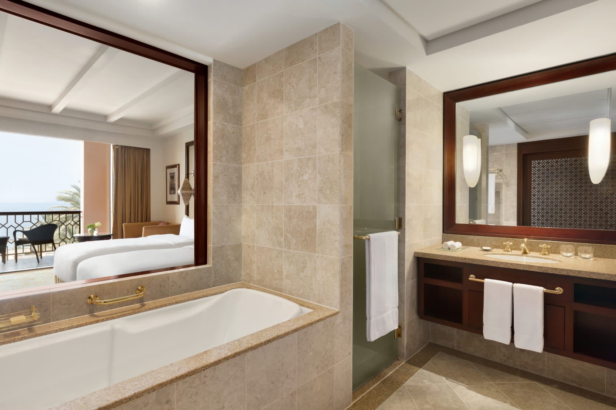 Al Husn Hotel Muscat: Al Husn Hotel Muscat Deluxe Room