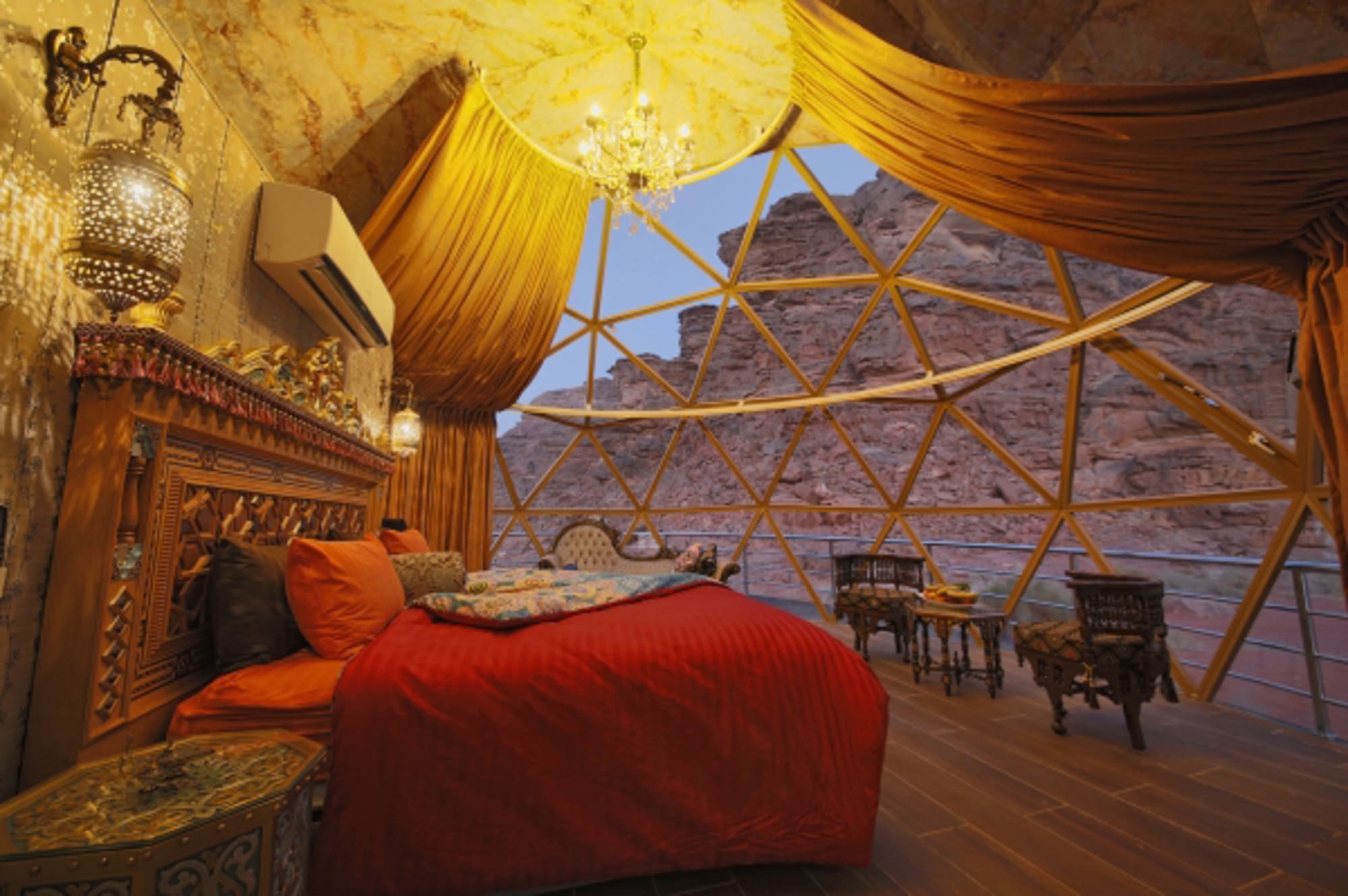 Memories Aicha Luxury Camp in Wadi Rum:  Aicha Camp Wadi Rum Panoramic suite tent