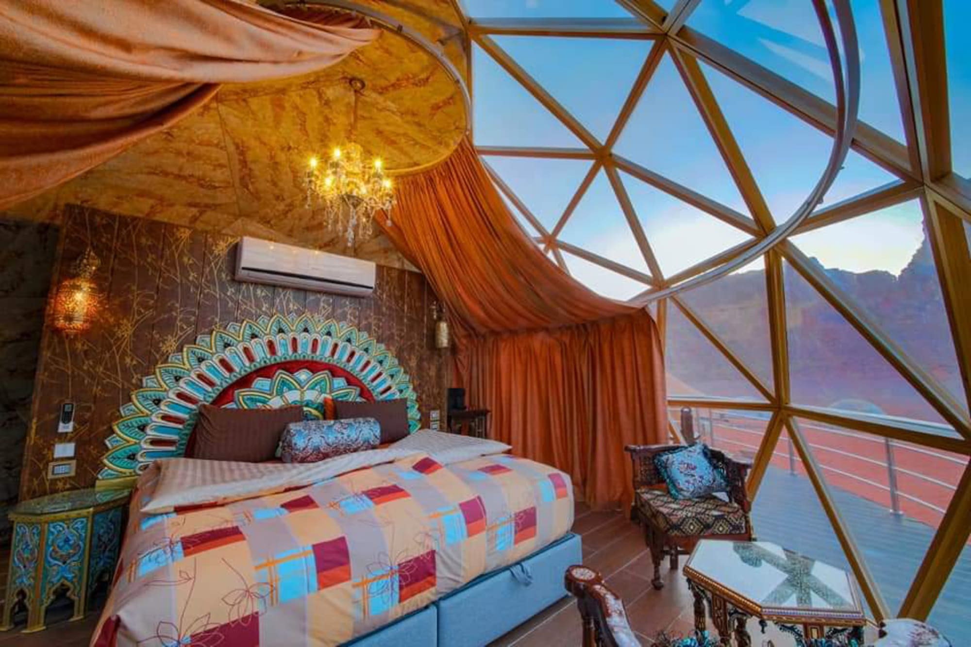 Memories Aicha Luxury Camp in Wadi Rum:  Aicha Camp Wadi Rum Panoramic Tent