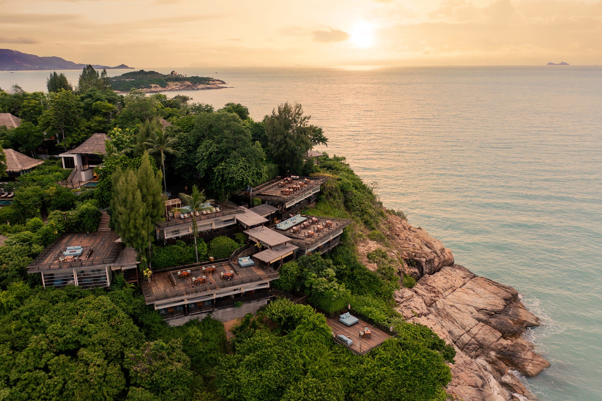 Six Senses Samui in Ko Samui:  Six Senses Samui  - Dining on the Rocks