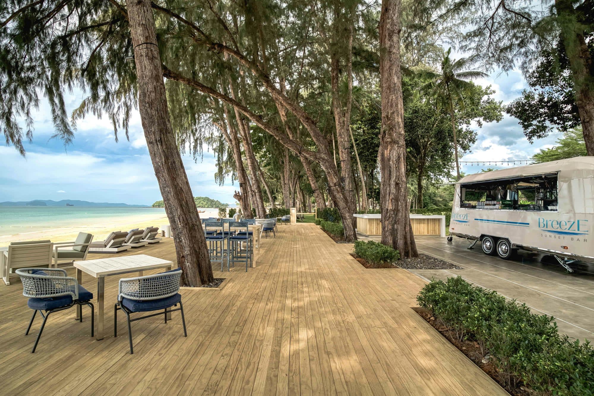 Dusit Thani Krabi Beach Resort: Breeze Sunset Bar