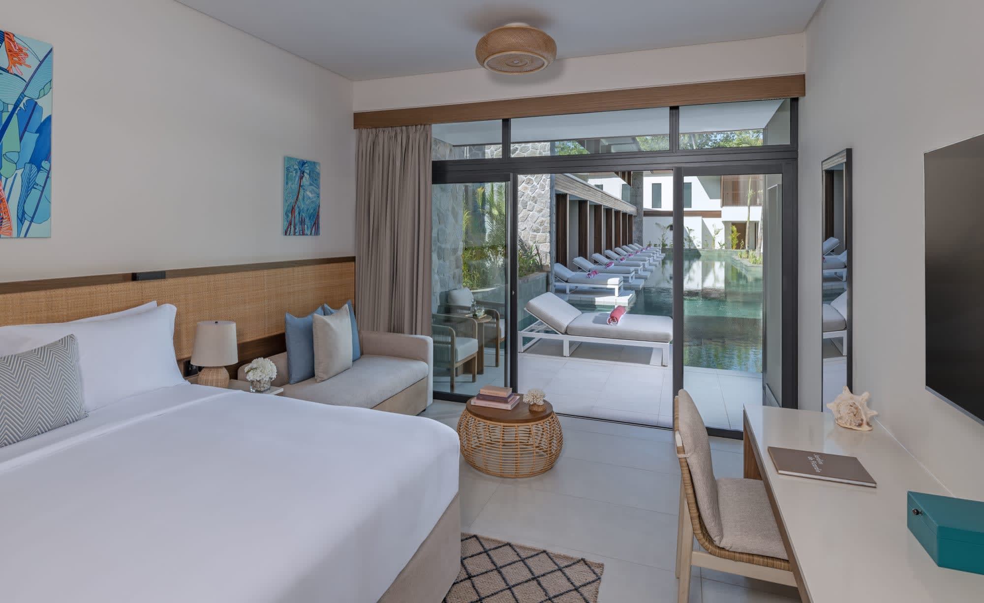 AVANI+ Barbarons Seychelles in Mahé: Premium Lagoon Zimmer