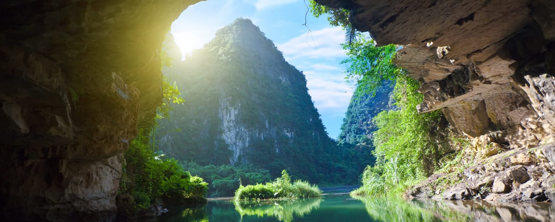 Impressionen Nord-Vietnams ab Hanoi: Vietnam Ninh Binh Grotte