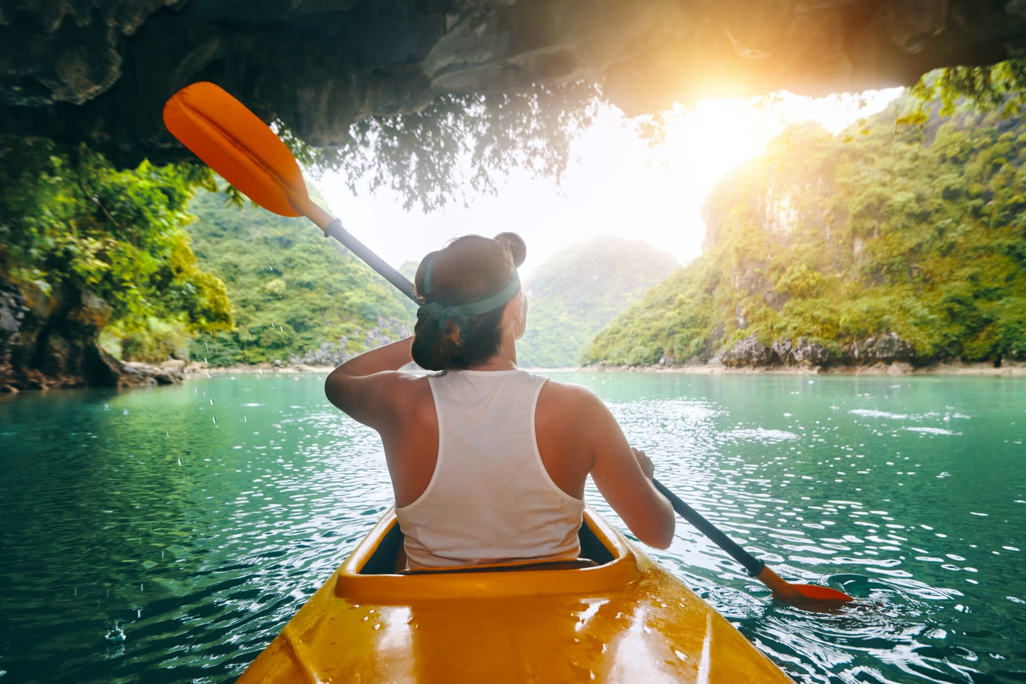 Impressionen Nord-Vietnams ab Hanoi: Vietnam Halong Bucht Kayak 