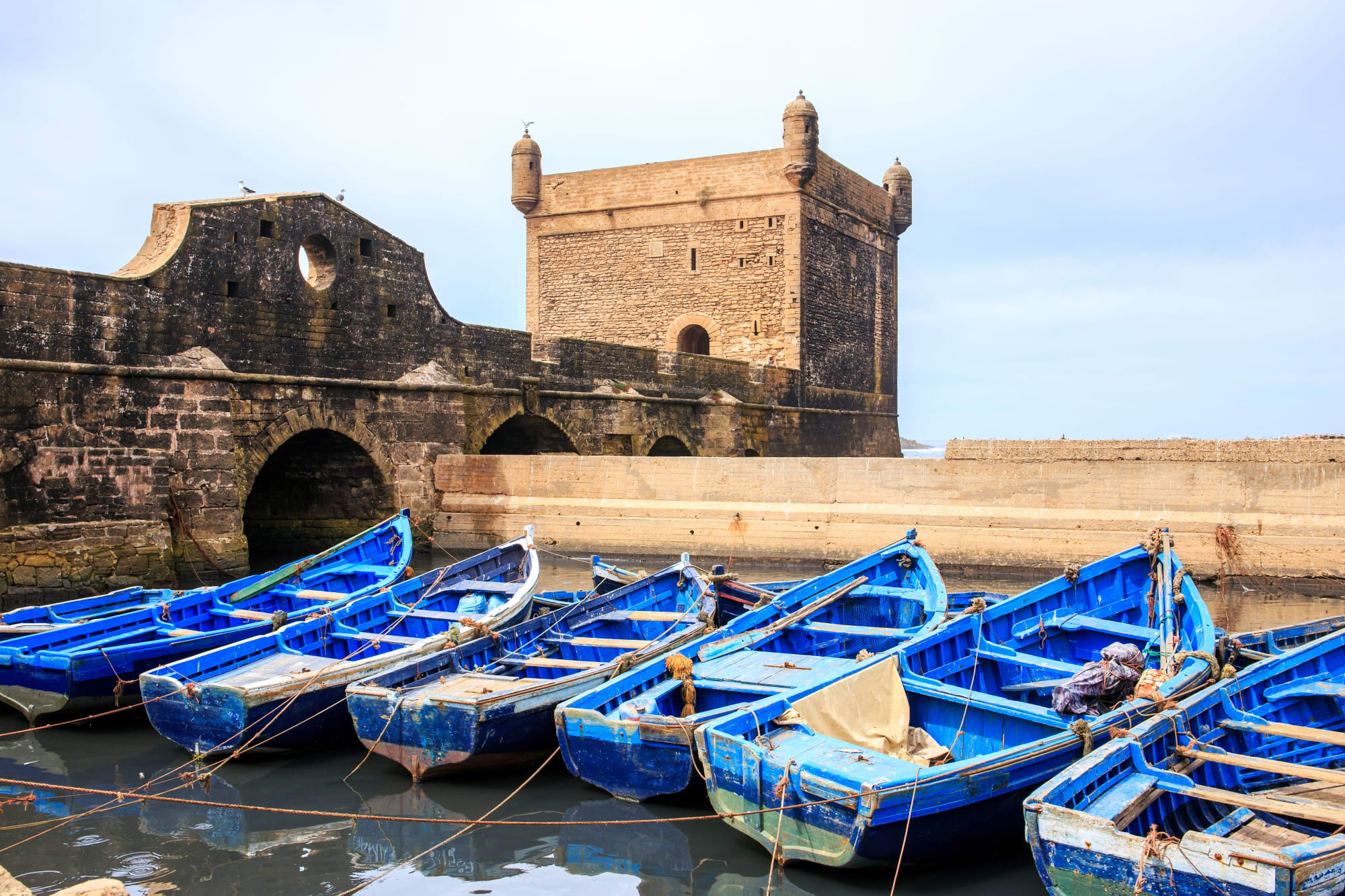 Höhepunkte Marokkos ab Casablanca: Marokko Essaouira Blaue Boote im Hafen