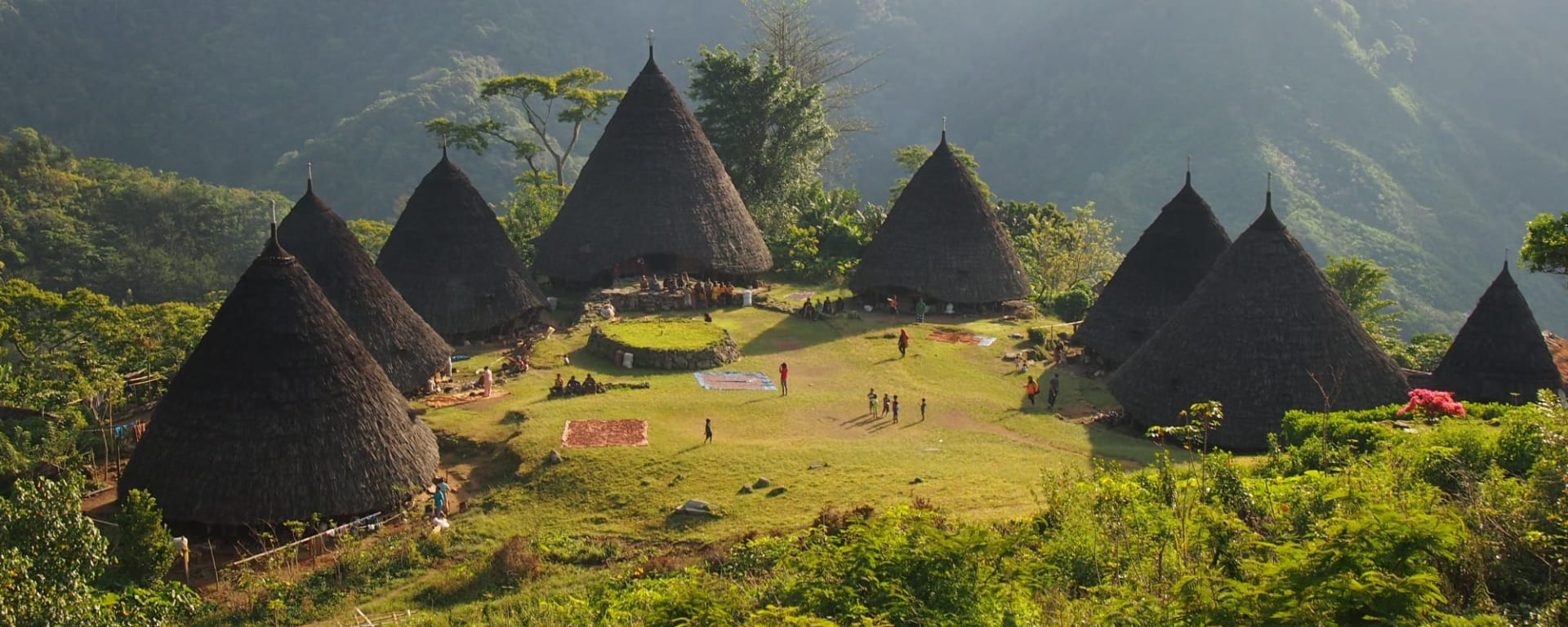 Naturparadies Flores ab Ende: Indonesien Flores Runddorf Wae Rebo