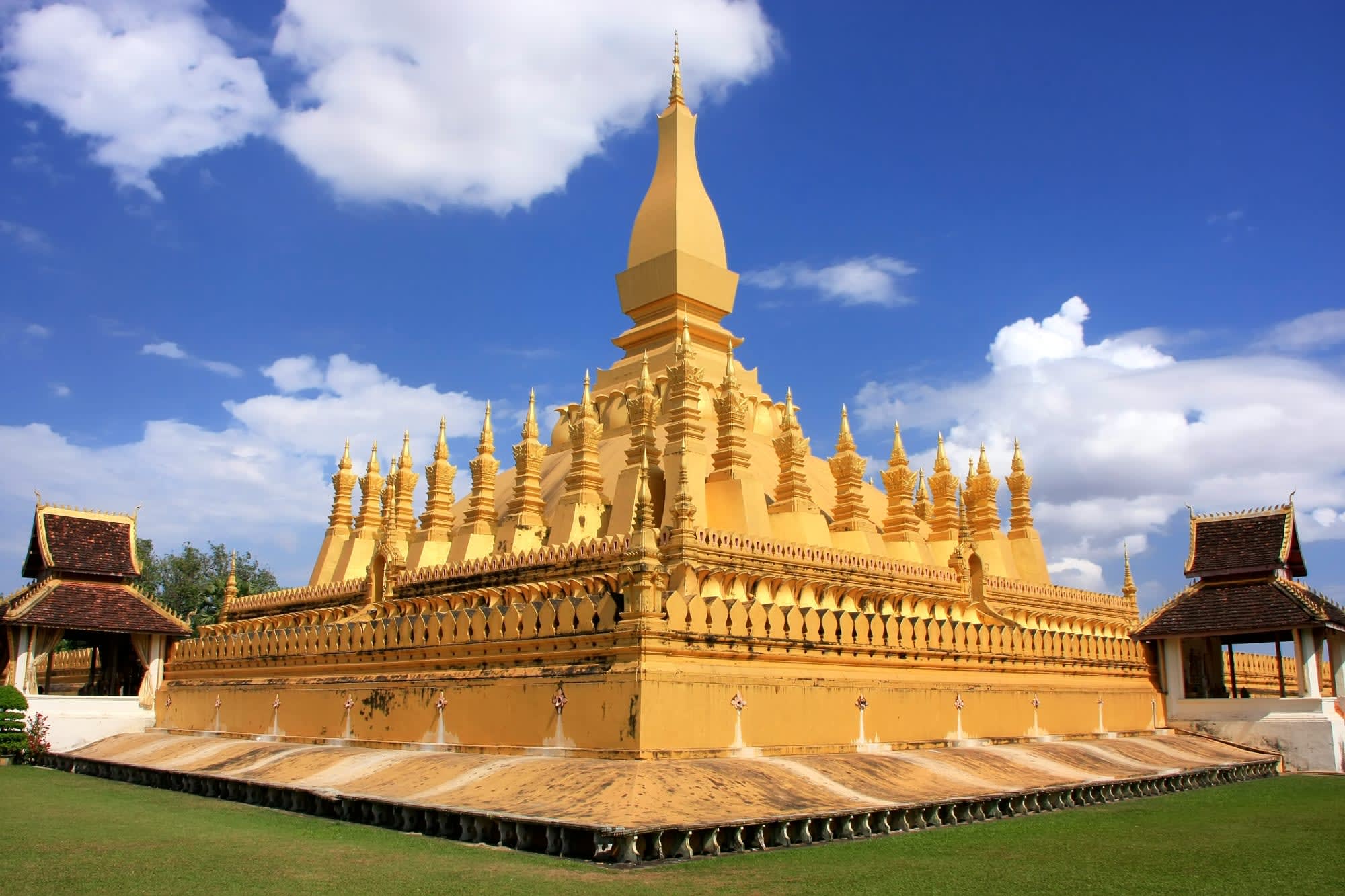 Höhepunkte Laos ab Luang Prabang: Laos Vientiane That Luang Stupa