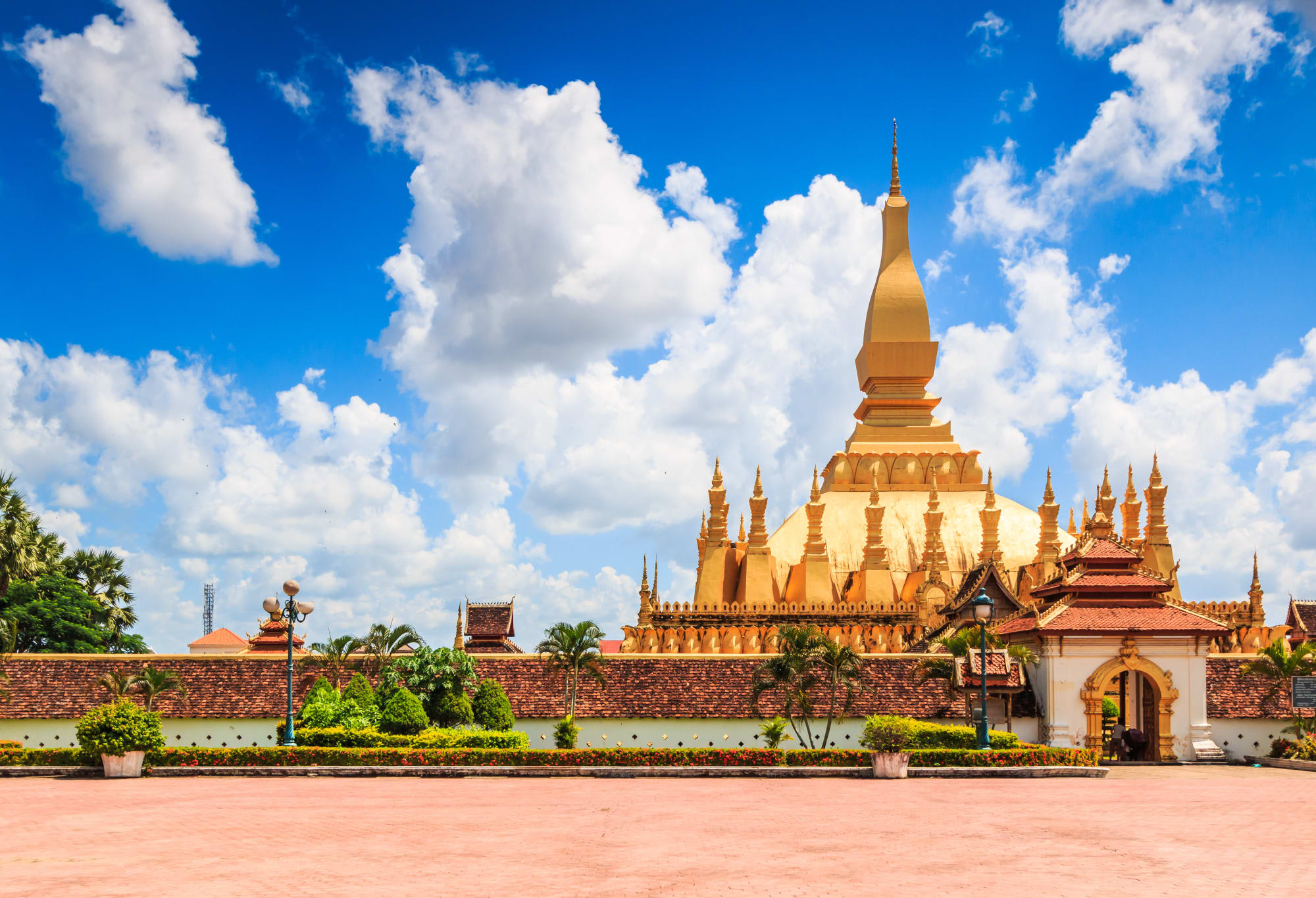 Klassisches Laos ab Luang Prabang: Laos Vientiane That Luang Stupa