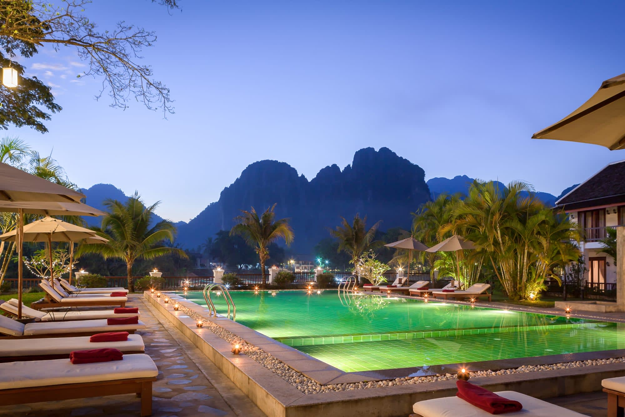 Überland von Luang Prabang nach Vientiane: Laos Vang Vieng Riverside Boutique Hotel
