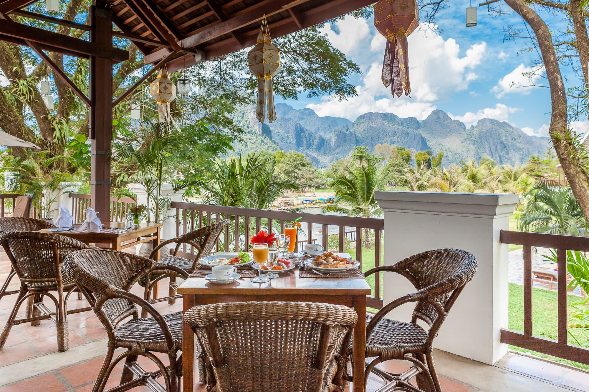 Überland von Luang Prabang nach Vientiane: Laos Vang Vieng Riverside Boutique Hotel 