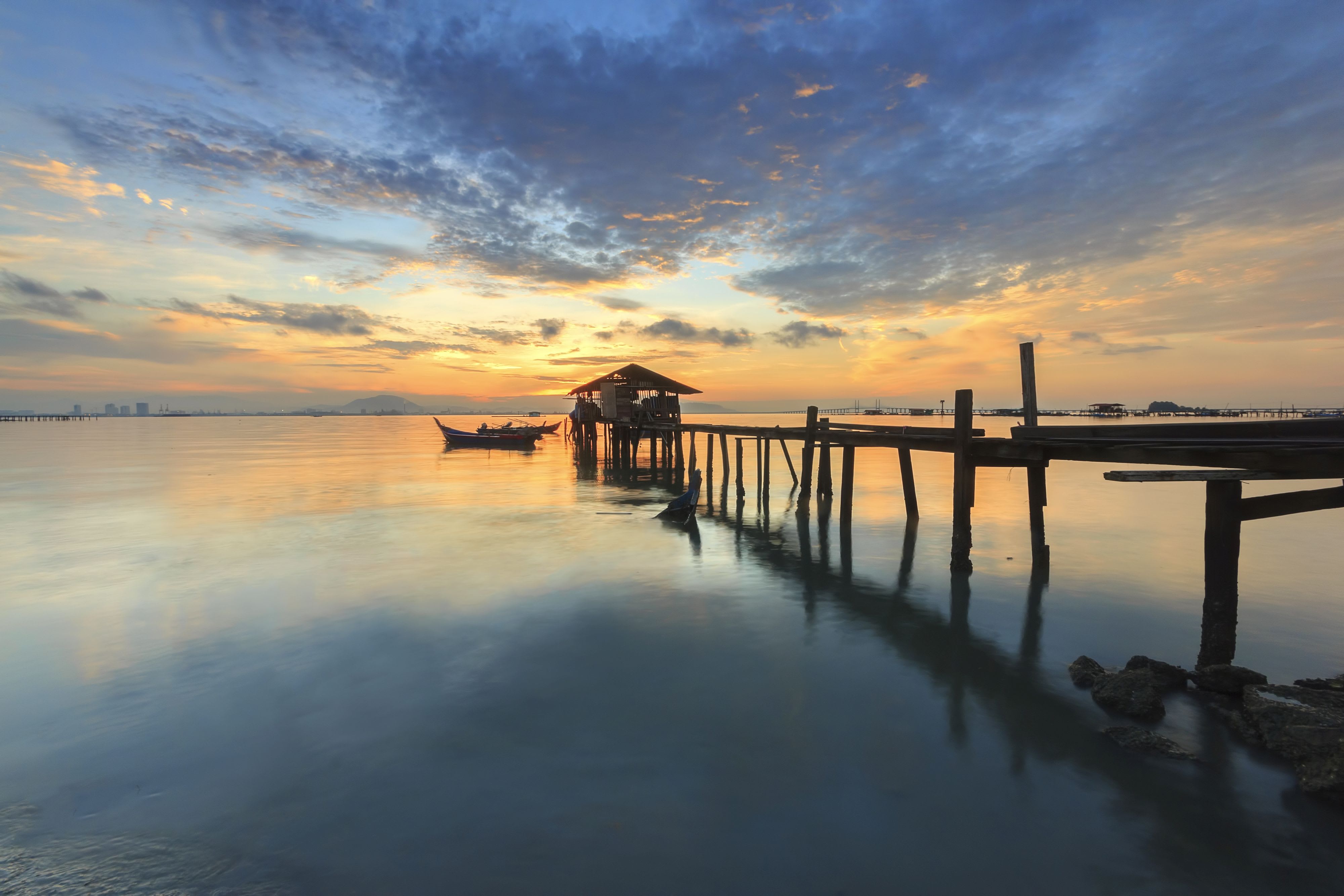 Überland von Kuala Lumpur bis Penang: Malaysia Penang Fischerboote Sonnenuntergang