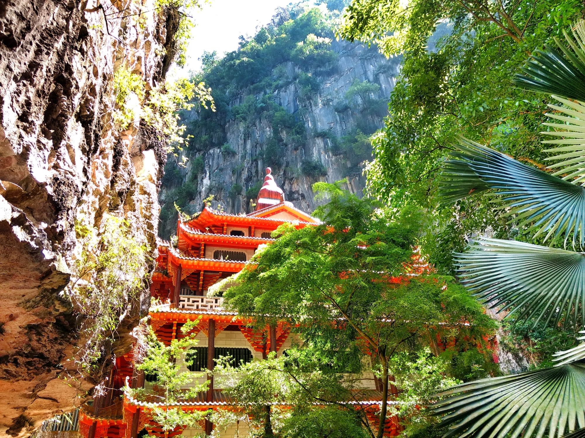 Überland von Kuala Lumpur bis Penang: Malaysia Ipoh Sam Pho Long Höhlentempel