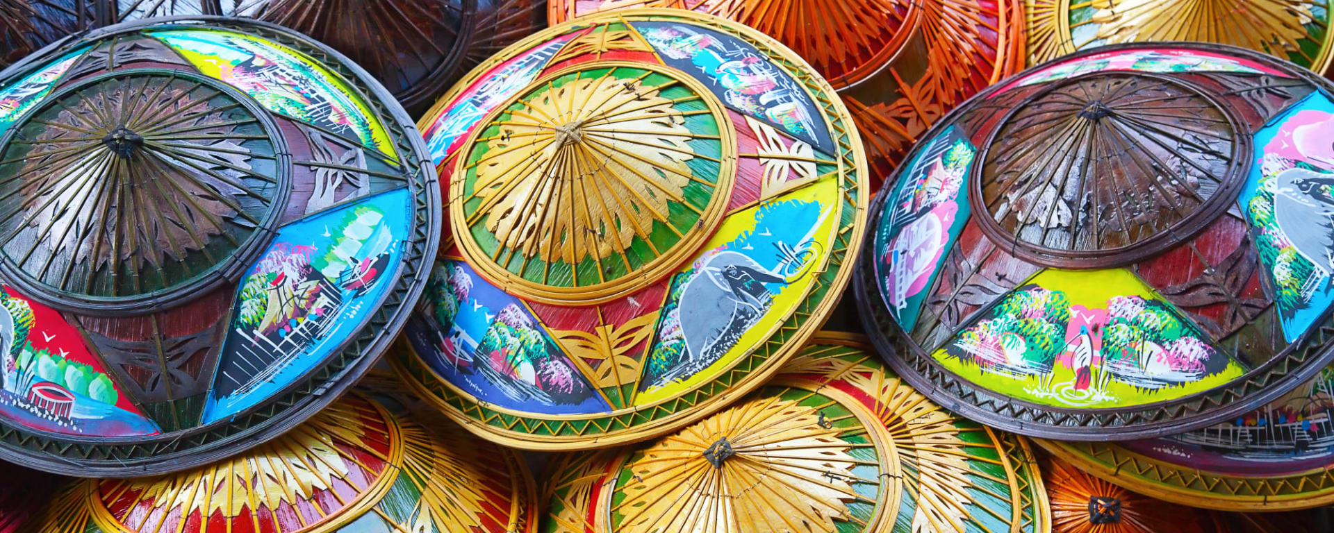 Klassisches Kambodscha ab Phnom Penh: Kambodscha bunte Hüte