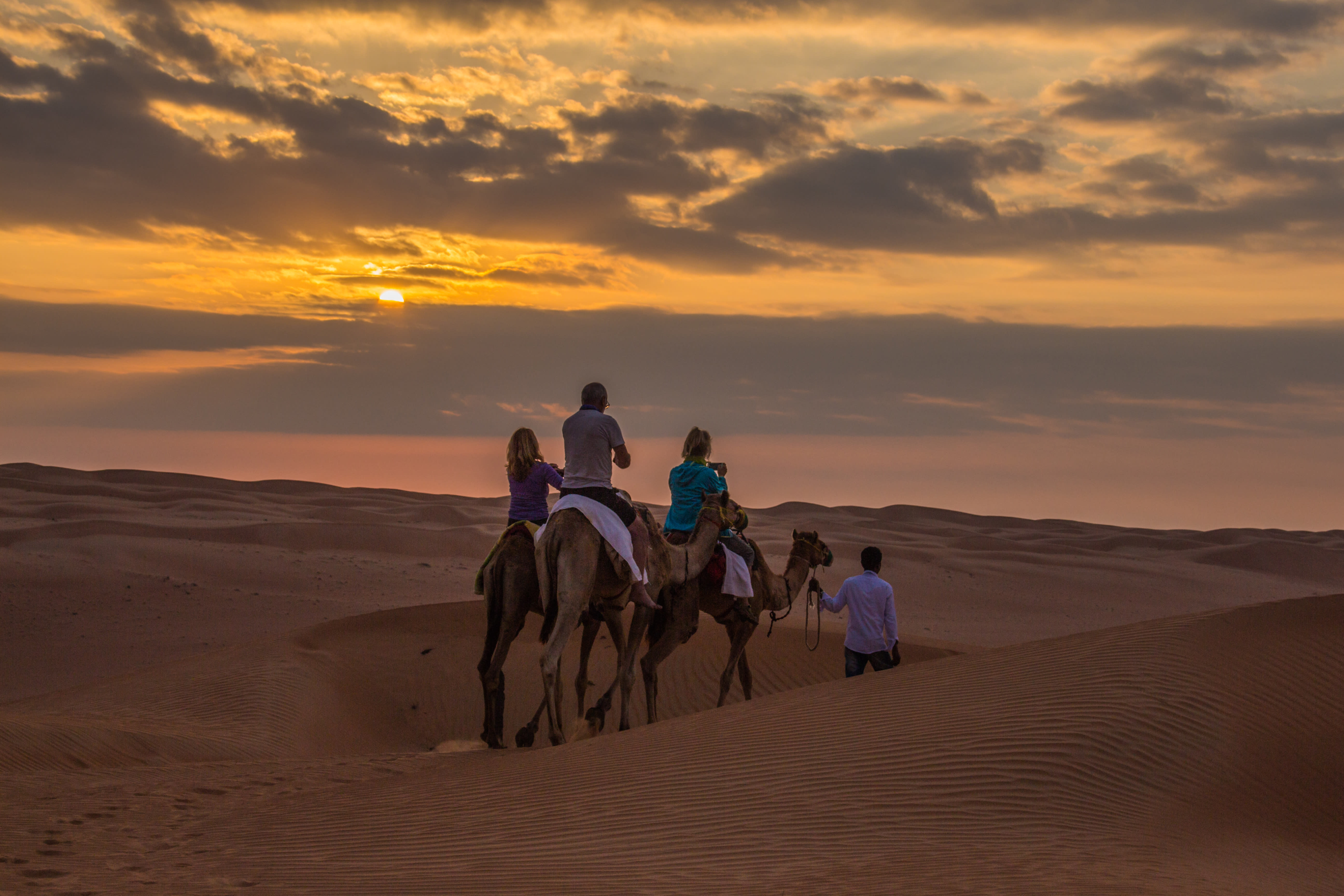 Familienabenteuer Oman ab Muscat: Oman Wahiba Sands Kamelreiten