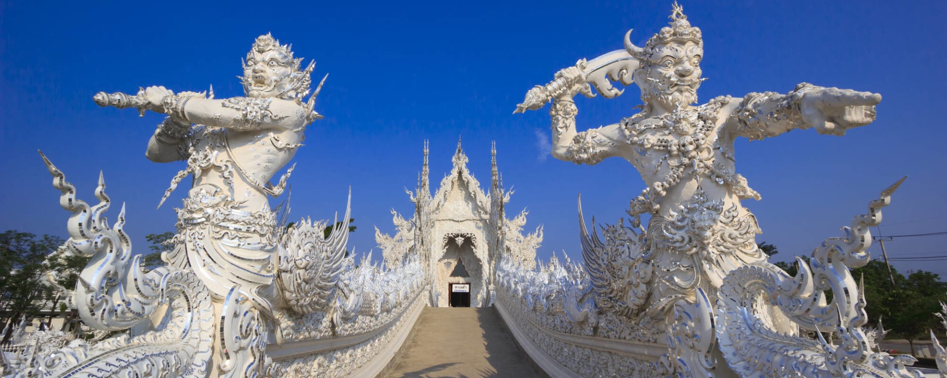 Das Goldene Dreieck ab Chiang Mai: Thailand Chiang Rai Wat Rong Khun