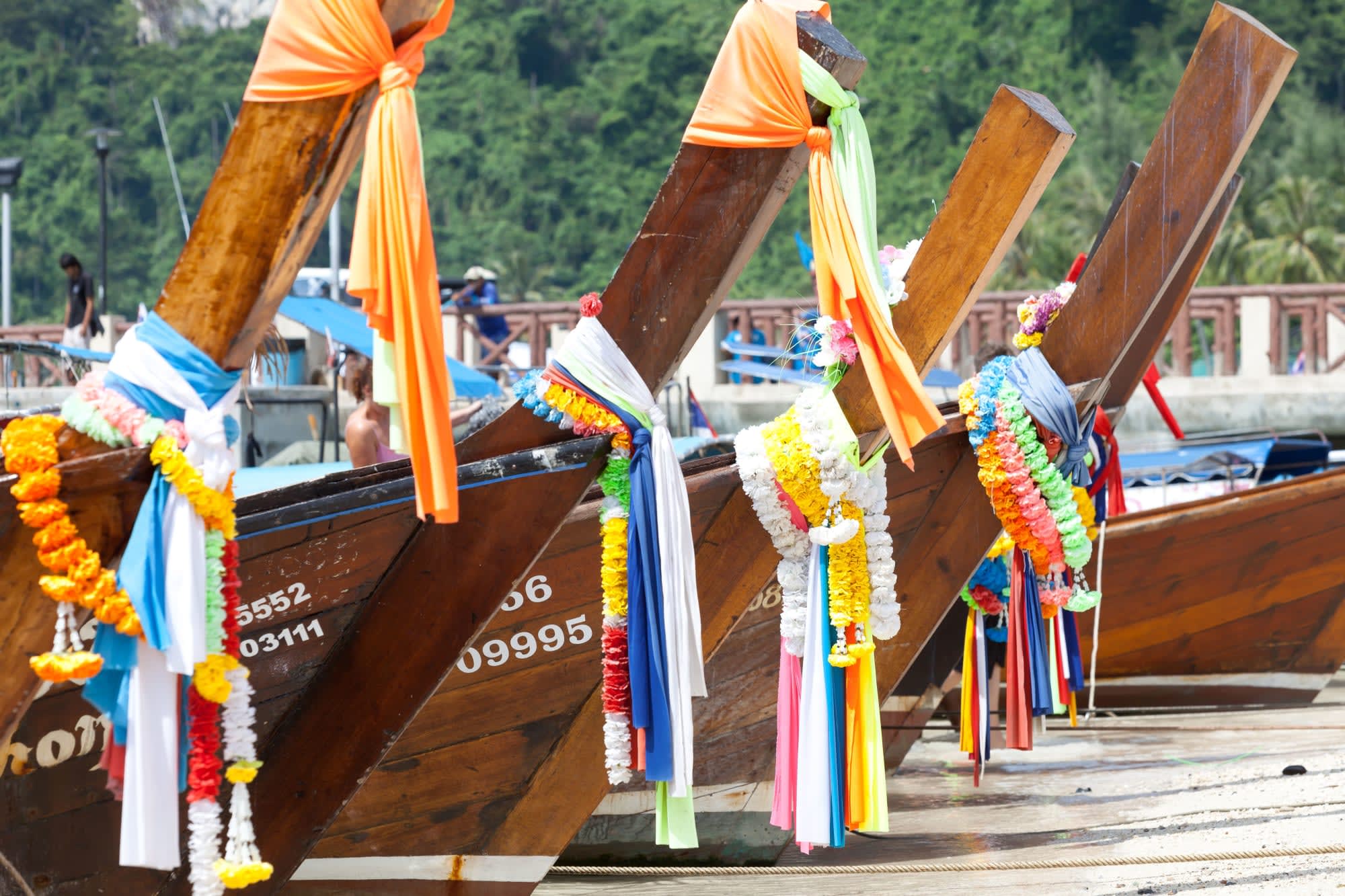 Inselhüpfen rund um Phuket: Thailand Ko Phi Phi Longtail Boote