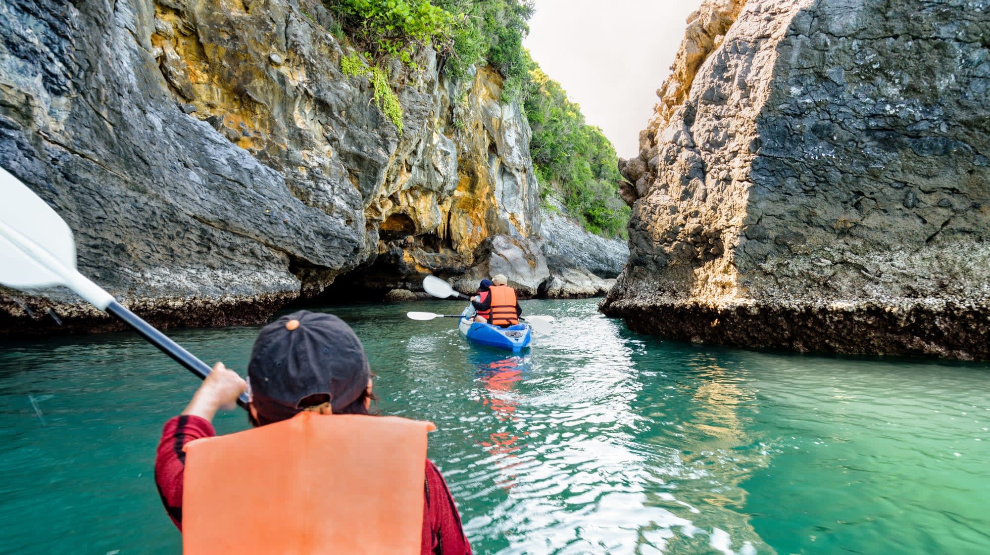 Inselhüpfen rund um Phuket: Thailand Andamanensee Kayaking