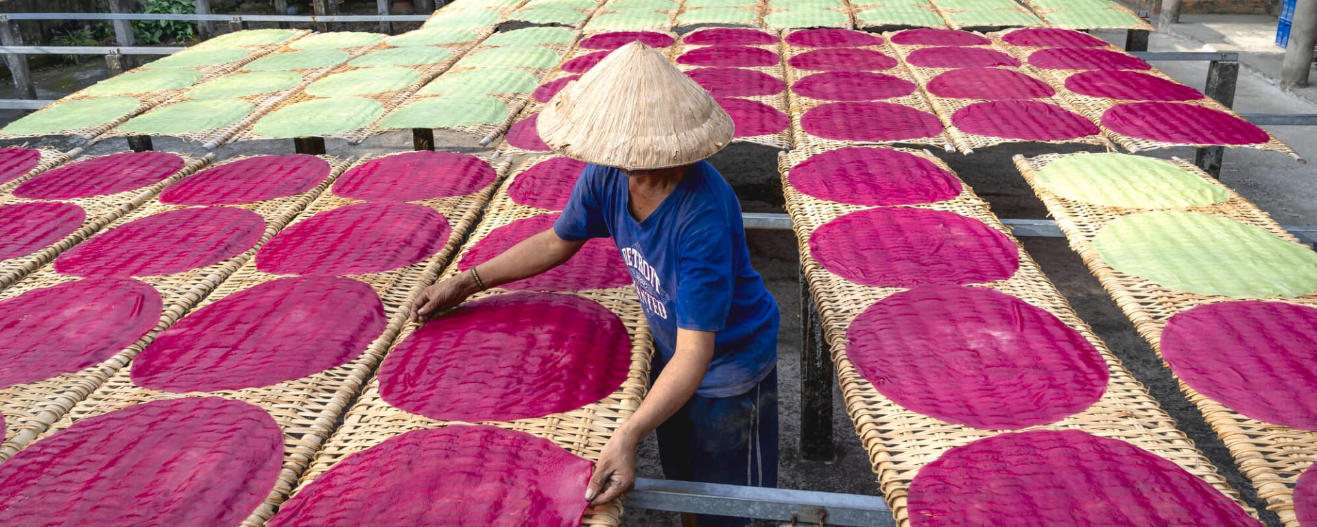 Überland durch das Mekong Delta, SGN-PNH ab Saigon: Vietnam Reispapierherstellung