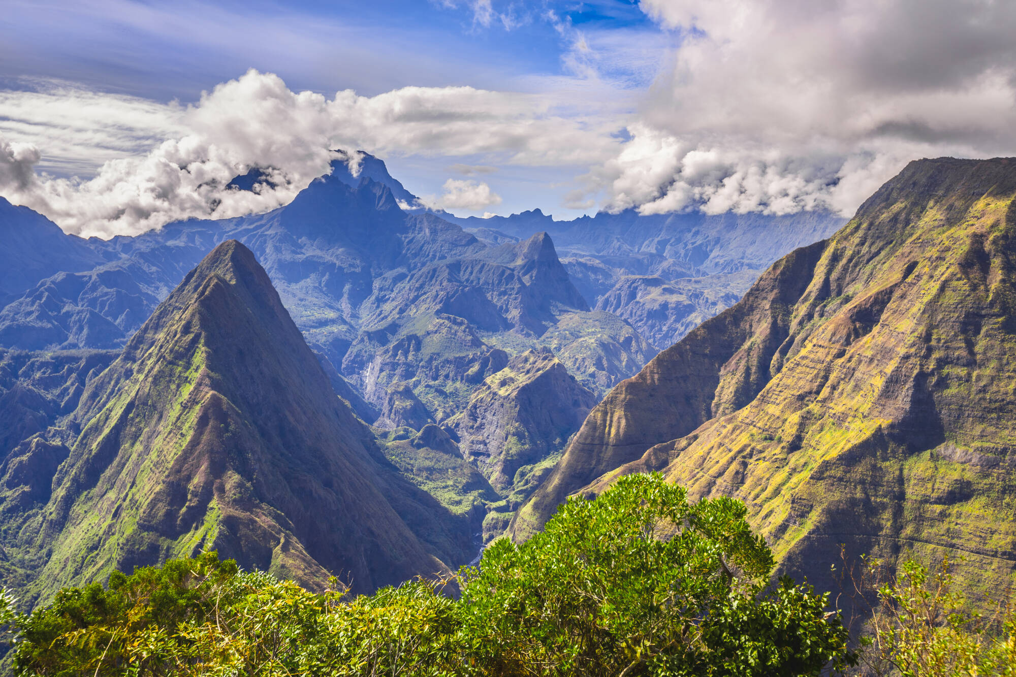 Vanilla Islands - La Réunion, Mauritius & Seychellen ab Küstenregion: Reunion Cirque Mafate Ausblick