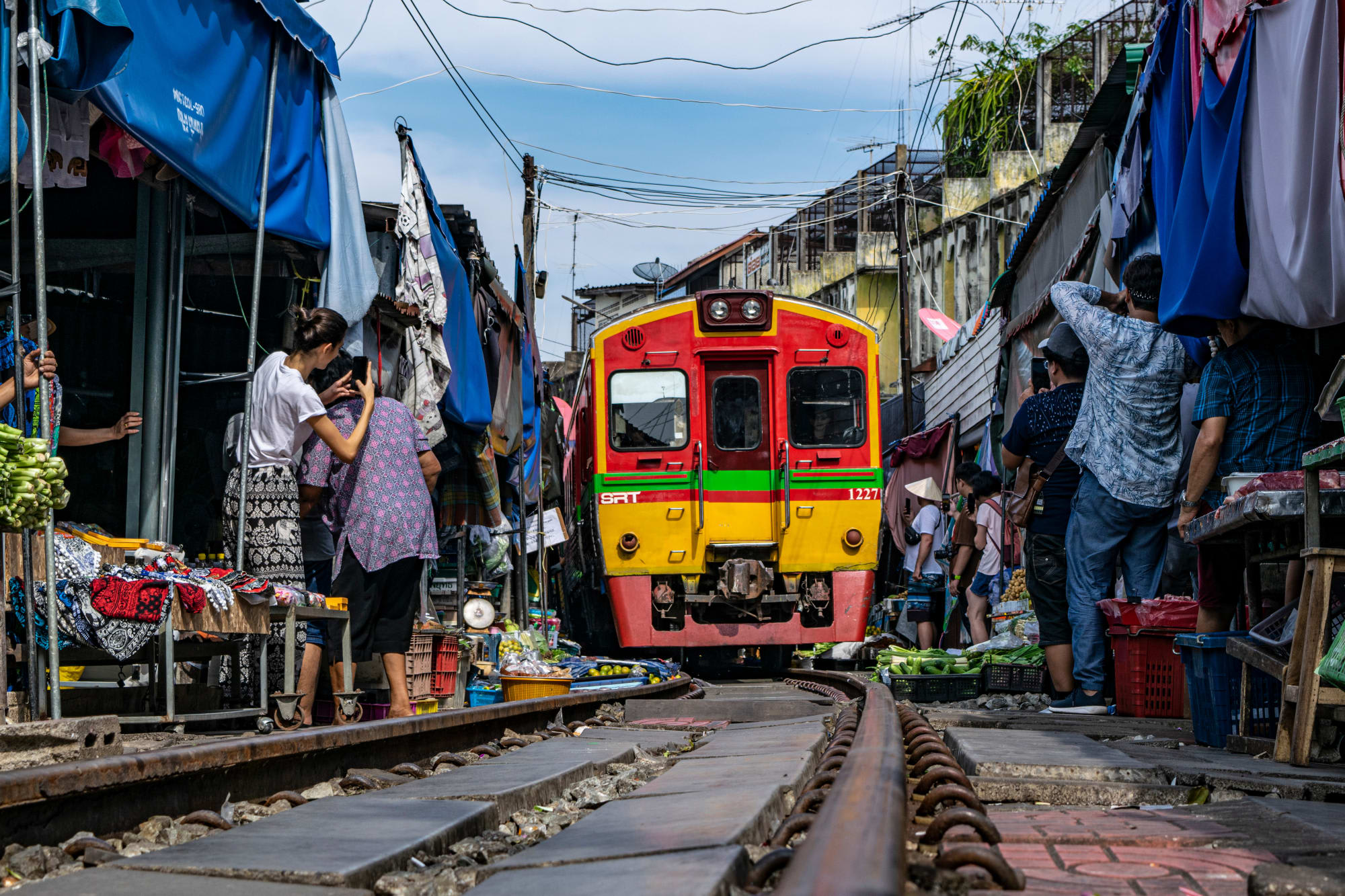 Familienabenteuer Thailand ab Bangkok: Thailand Mae Klong Railway Market