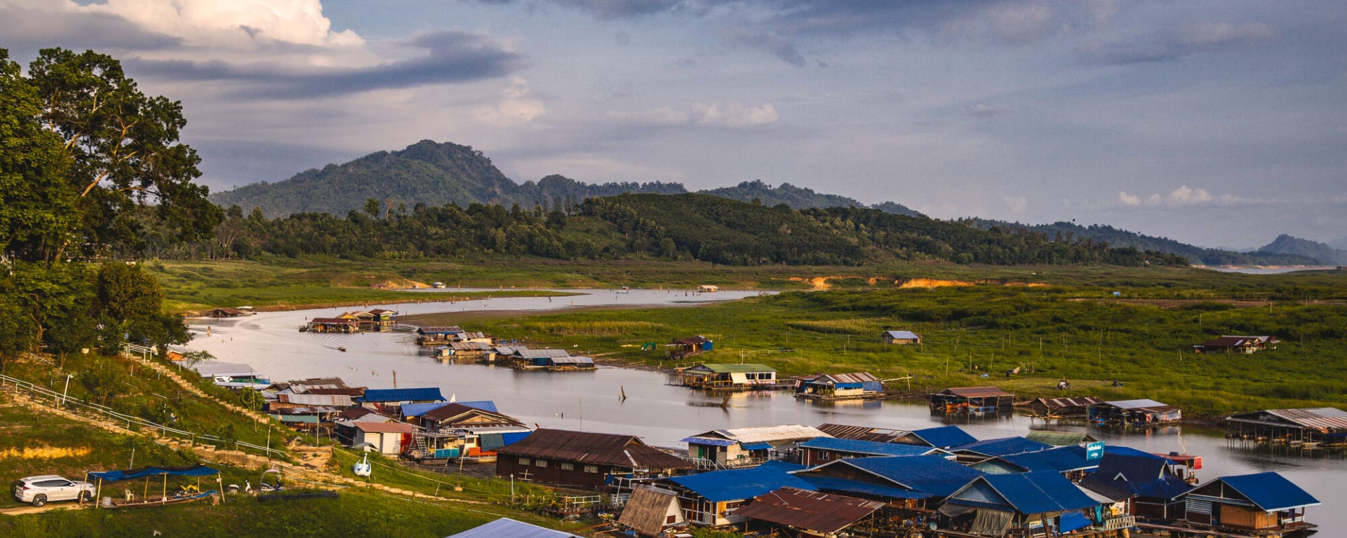 River Kwai Klassik, Gruppe ab Bangkok: Thailand Mon Dorf Kanchanaburi