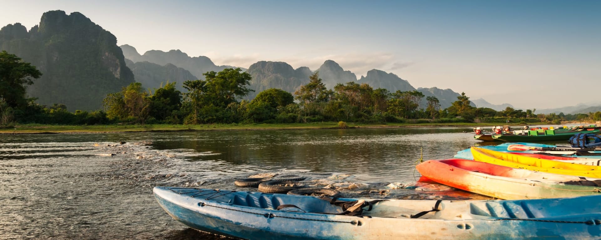 Ebene der Tonkrüge & Vang Vieng ab Luang Prabang: Laos Vang Vieng Kanus
