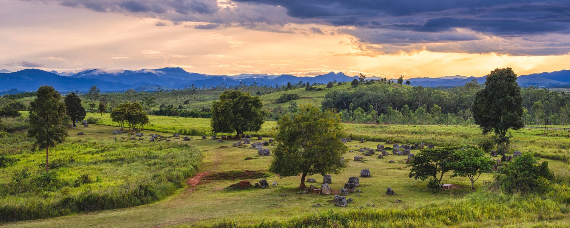 Ebene der Tonkrüge ab Luang Prabang: Laos Xieng Khouang Ebene der Tonkrüge