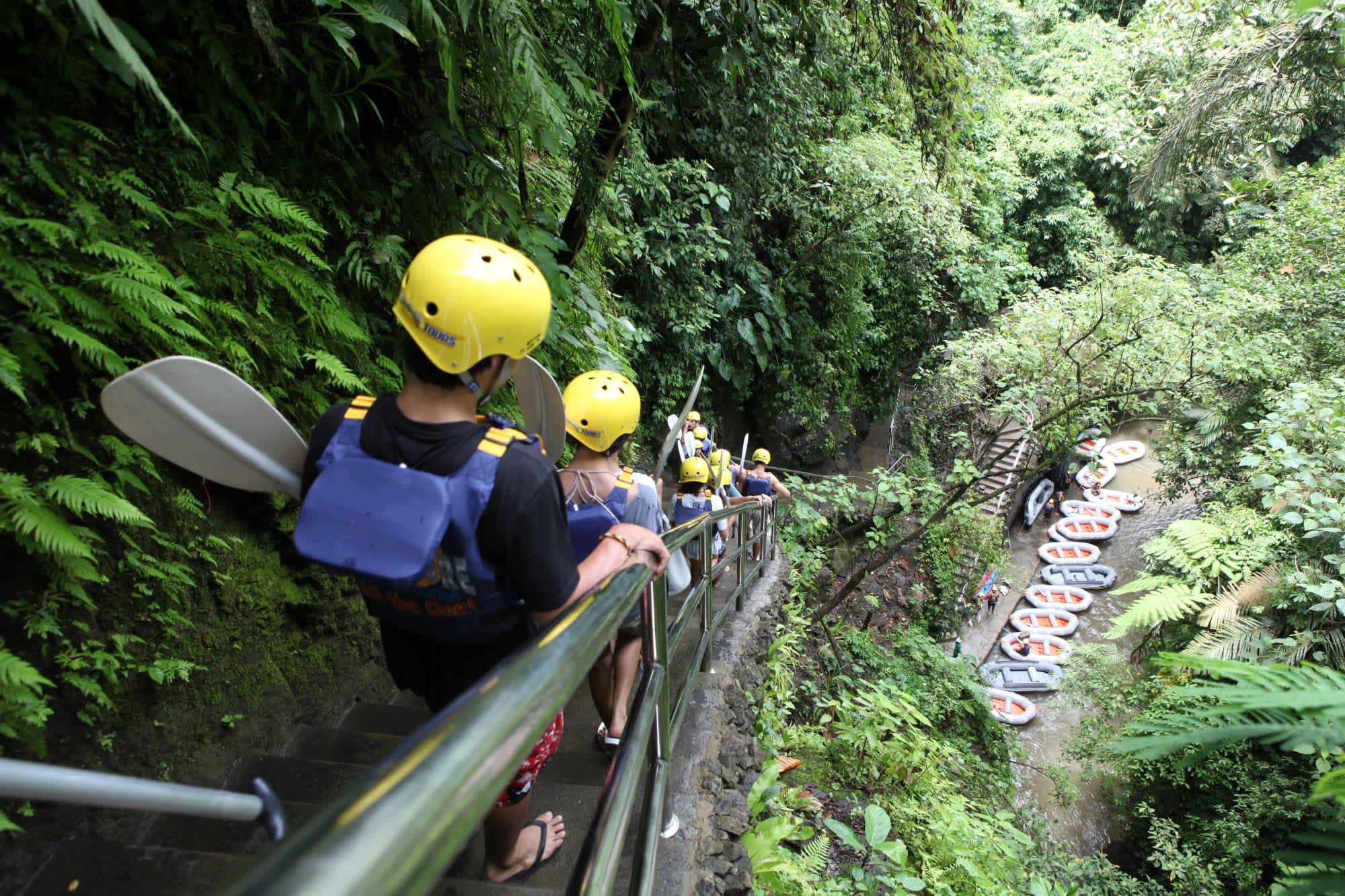 Soft Adventure Bali ab Süd-Bali: Bali River Rafting Abstieg zur Einstiegsstelle