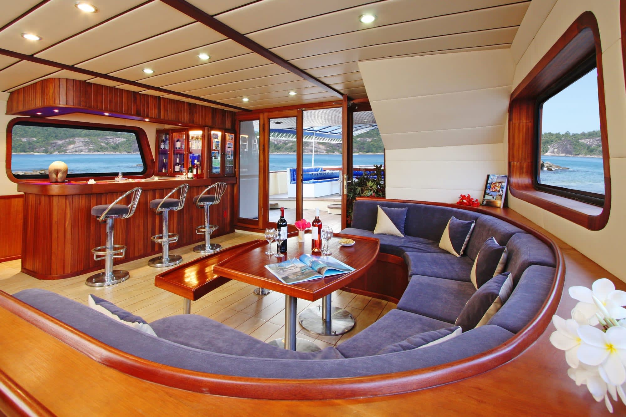 Silhouette Cruises - Sea Star & Sea Bird ab Mahé: Seychellen Silhouette Cruises Bar Salon