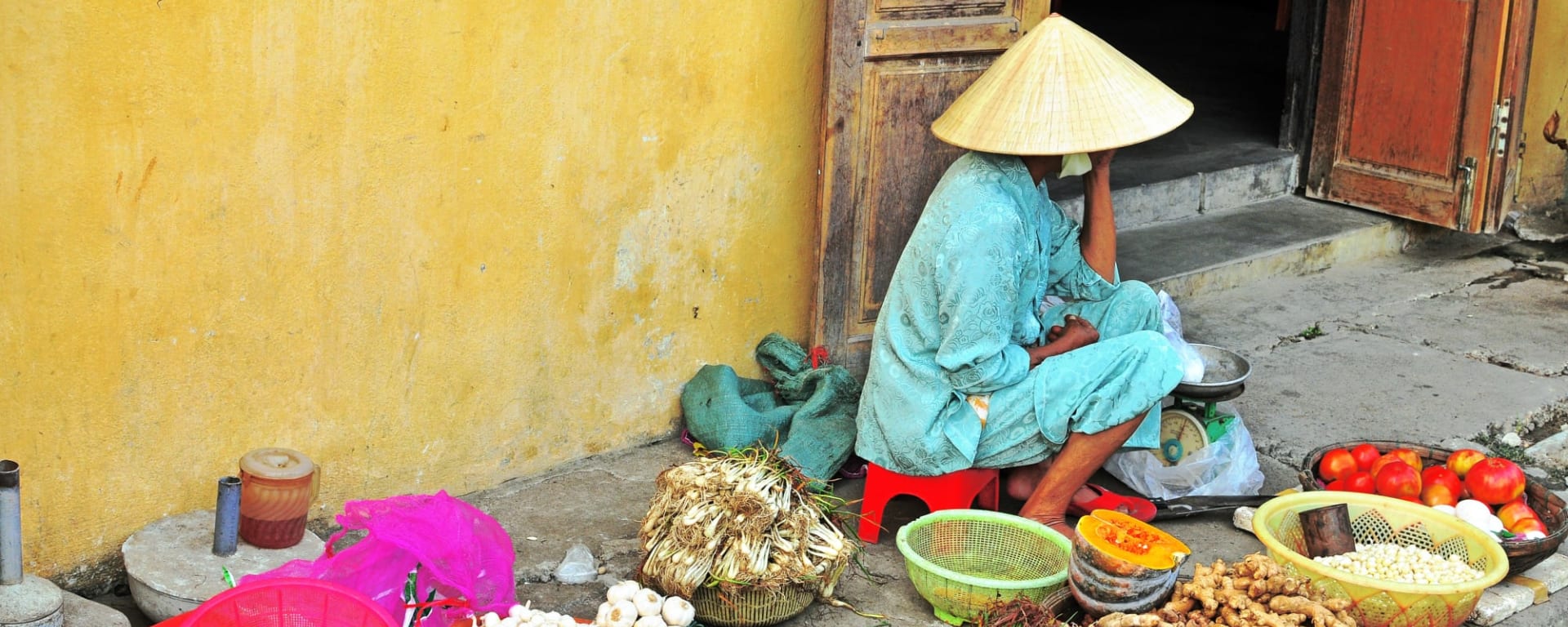 Familienabenteuer Vietnam ab Hanoi: Vietnam Strassenmarkt