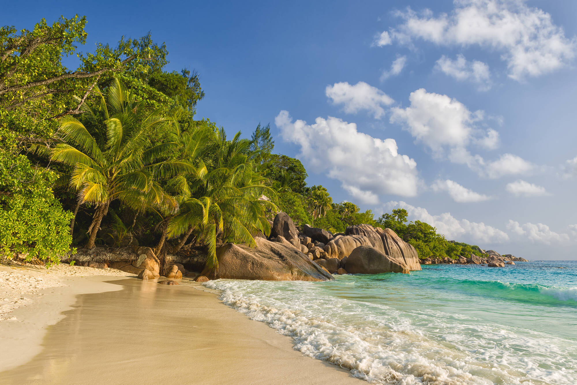 Inselhüpfen Praslin, La Digue & Mahé: Seychellen Praslin Anse Lazio