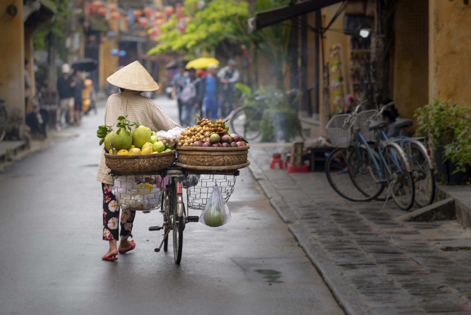 Höhepunkte Vietnams ab Hanoi: Vietnam Strassenverkaeufer