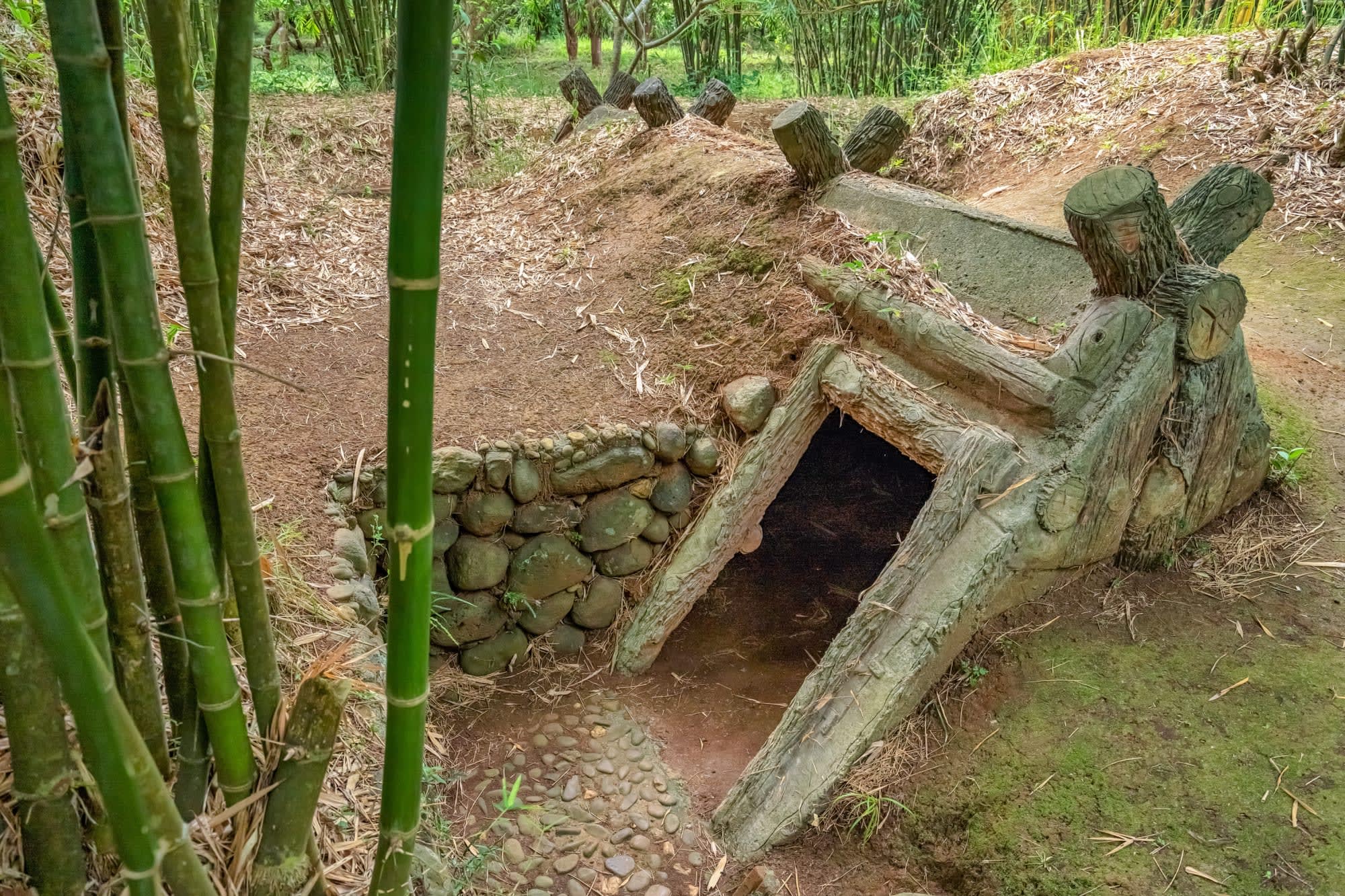 Vietnam Individuell mit dem Zug ab Hanoi: Vietnam Vinh Moc Tunnel
