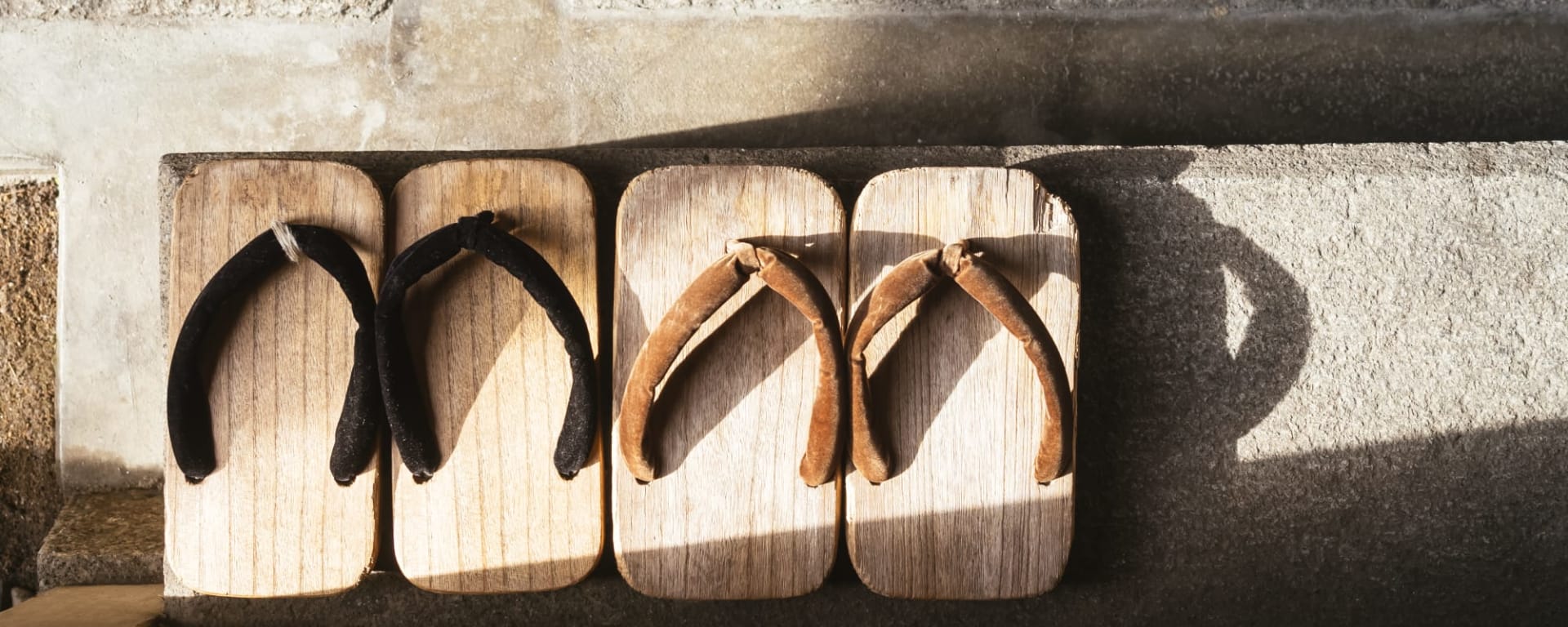 Das Land der Geishas ohne Flug ab Tokio: Japan Traditionelle Schuhe