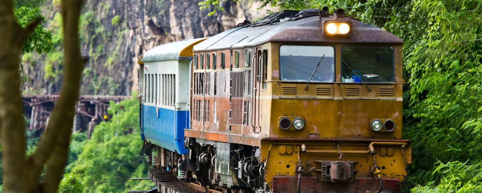 Soft Adventure River Kwai Gruppe ab Bangkok: Thailand Kanchanaburi River Kwai Zugfahrt