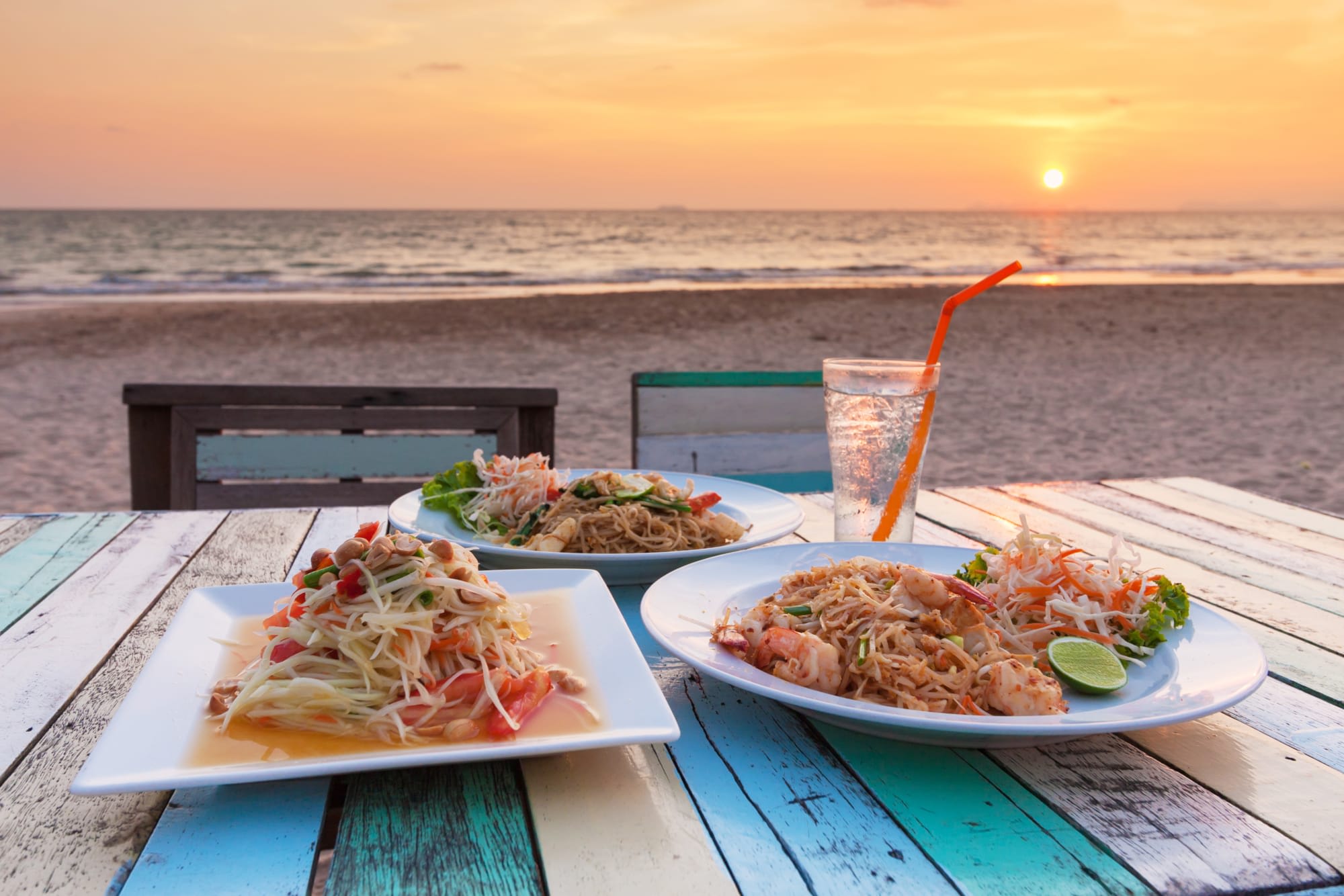 Inselhüpfen im Golf von Siam ab Ko Chang & Umgebung: Thailand Essen am Strand