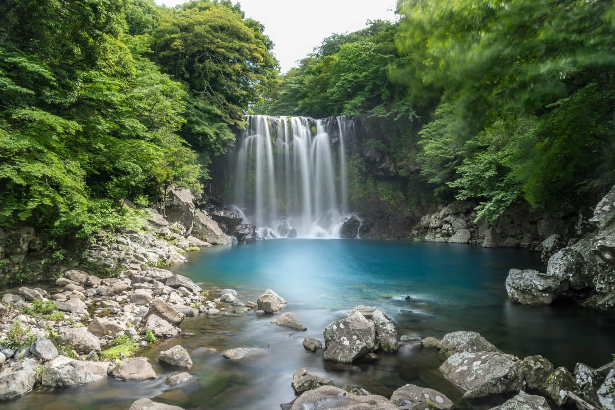 Jeju entdecken: Südkorea Jeju Cheonjeyeon Wasserfall