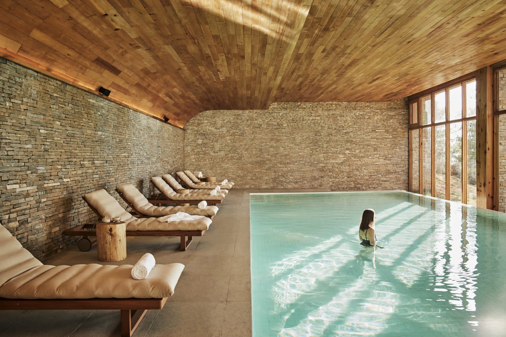 Touching Sense - Bhutan erleben mit Six Senses ab Paro: pool: Bhutan Six Senses Paro Pool