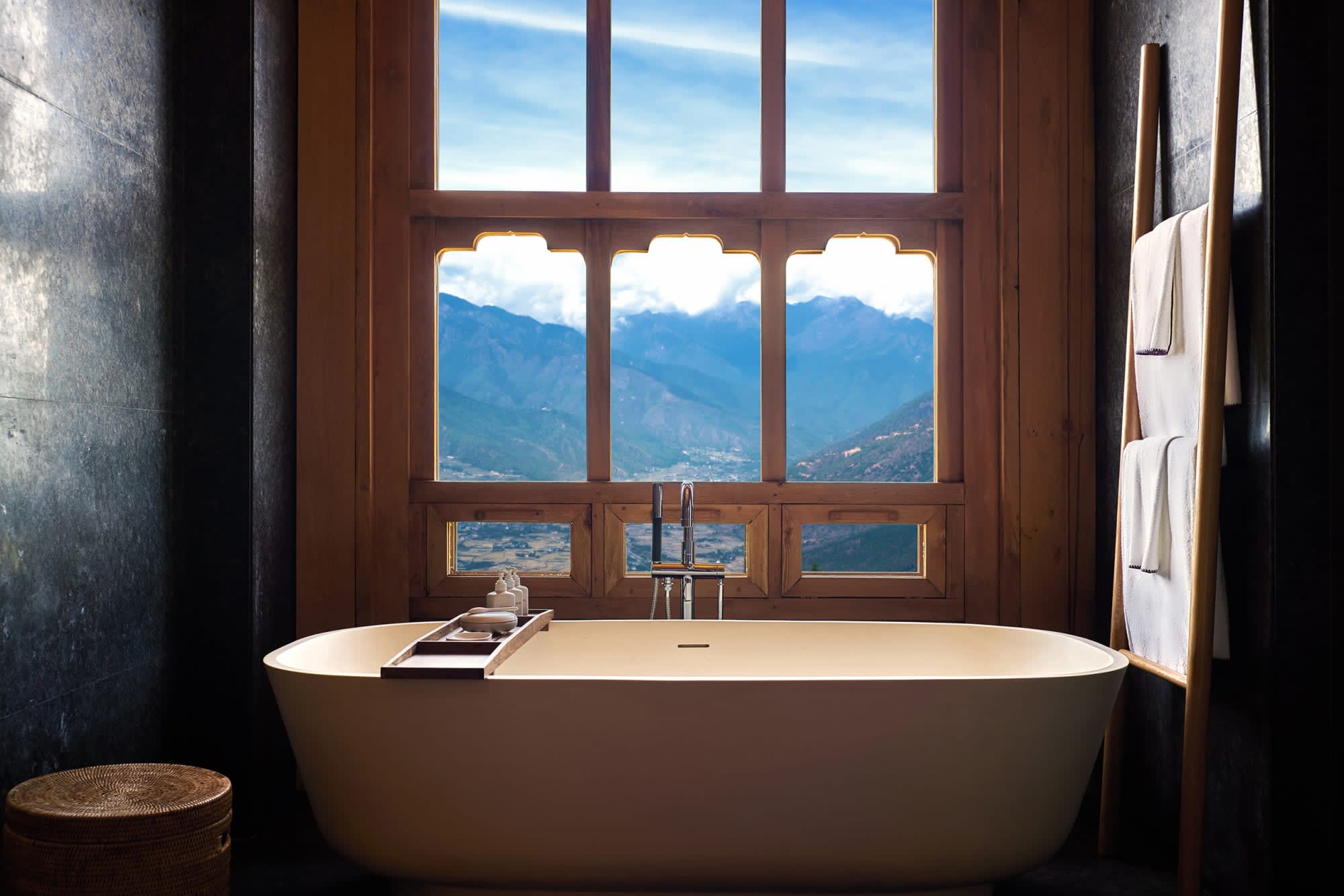 Touching Sense - Bhutan erleben mit Six Senses ab Paro: room: Bhutan Six Senses Paro Suite
