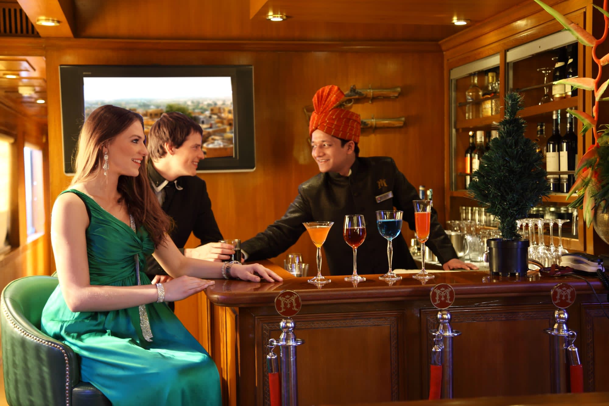Maharadscha Express- Heritage of India ab Mumbai | Maharashtra: facilities: Maharaja Express Rajah Club