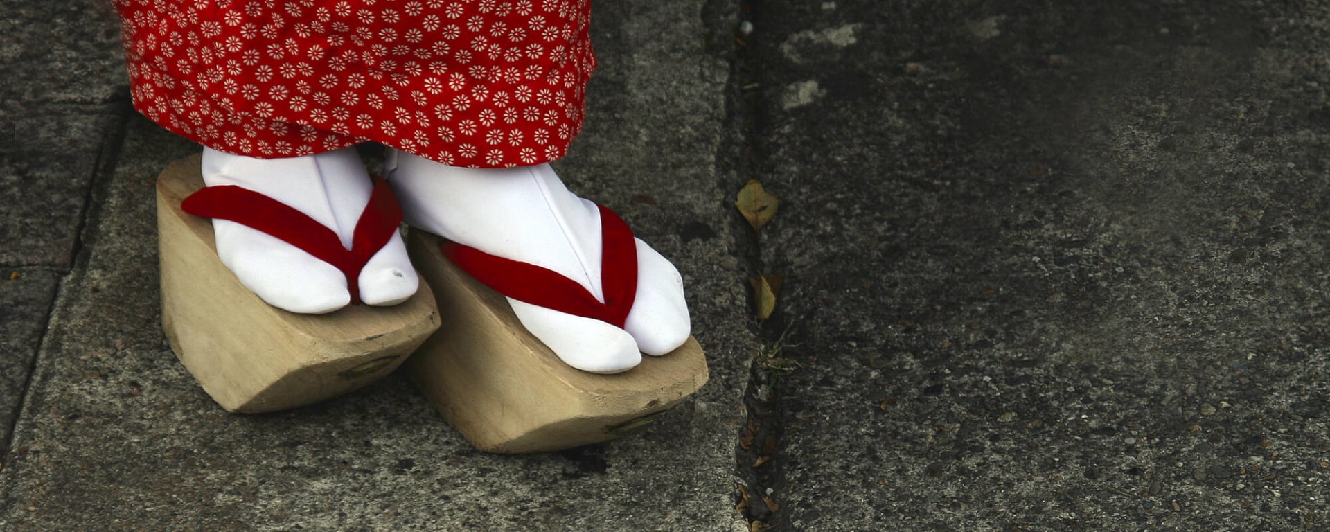 Das Land der Geishas inkl. Flug ab Tokio: Japan Traditionelle Holzschuhe Geisha