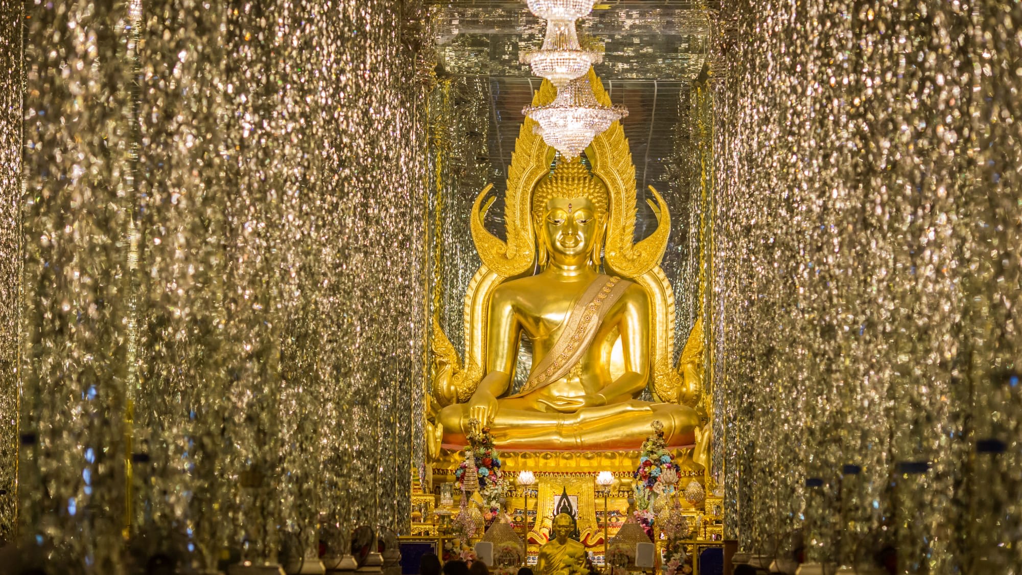 Klassisches Thailand - Thailights ab Bangkok: Thailand Uthai Thani Kristalltempel