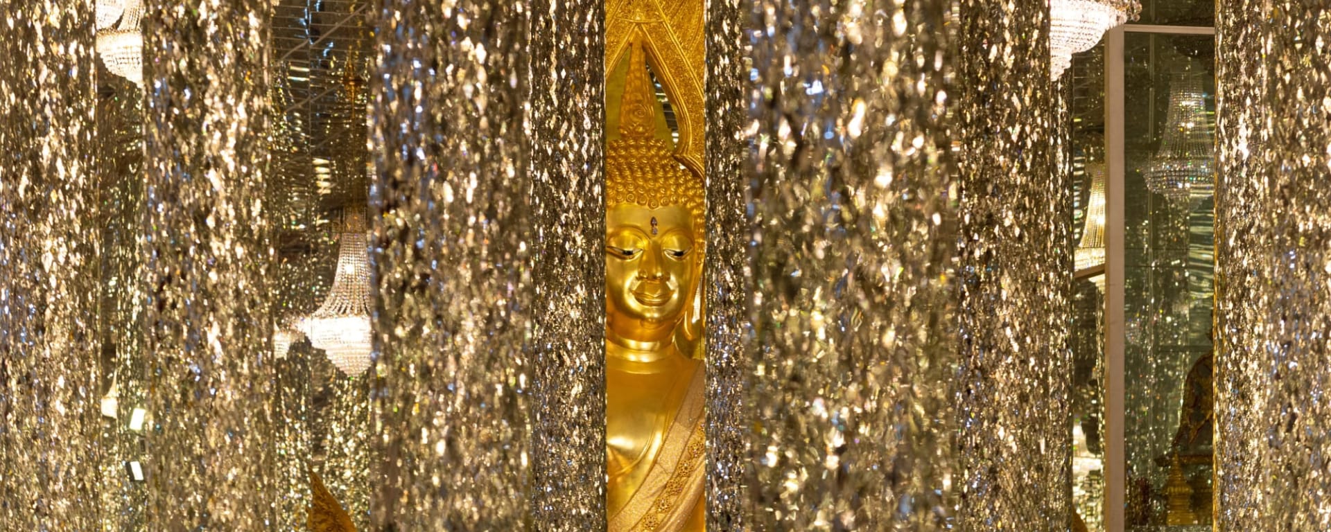 Faszinierendes Uthai Thani ab Bangkok: Thailand Uthai Thani Kristall Tempel