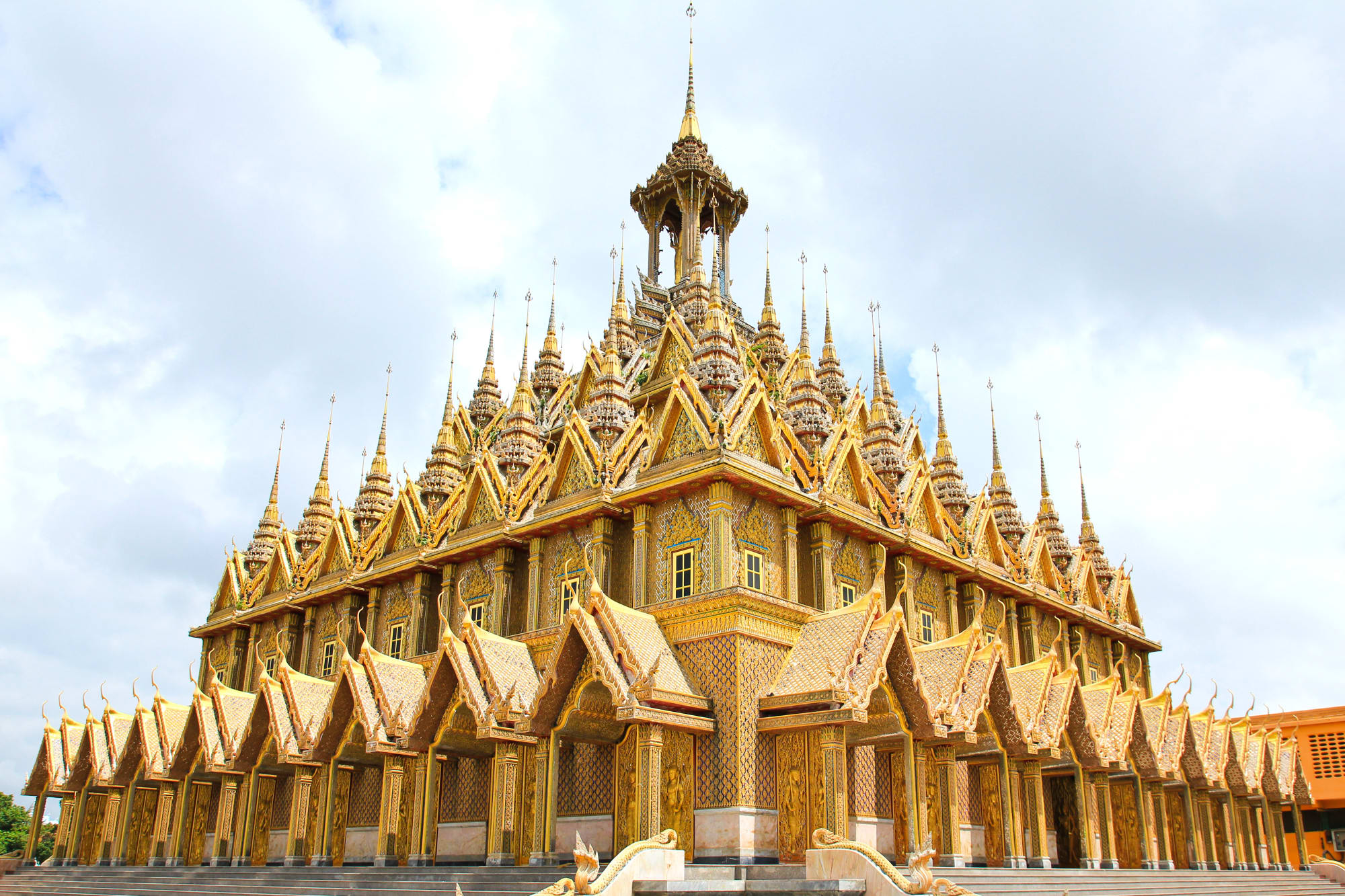 Faszinierendes Uthai Thani ab Bangkok: Thailand Uthai Thani Wat Tha Sung Tempel