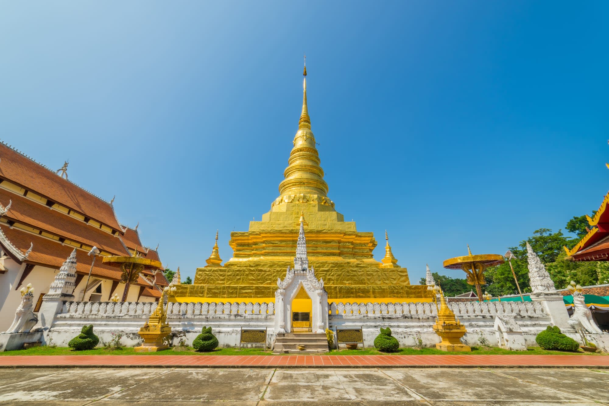 Siams Crossroads - auf neuen Wegen durch Thailands Norden ab Chiang Mai: Thailand Phrae Wat Chae Haeng