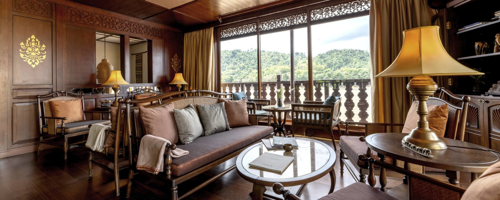 Flusskreuzfahrt durch Laos mit Heritage Line ab Vientiane: Laos Heritage Line Anouvong Bar-Lounge