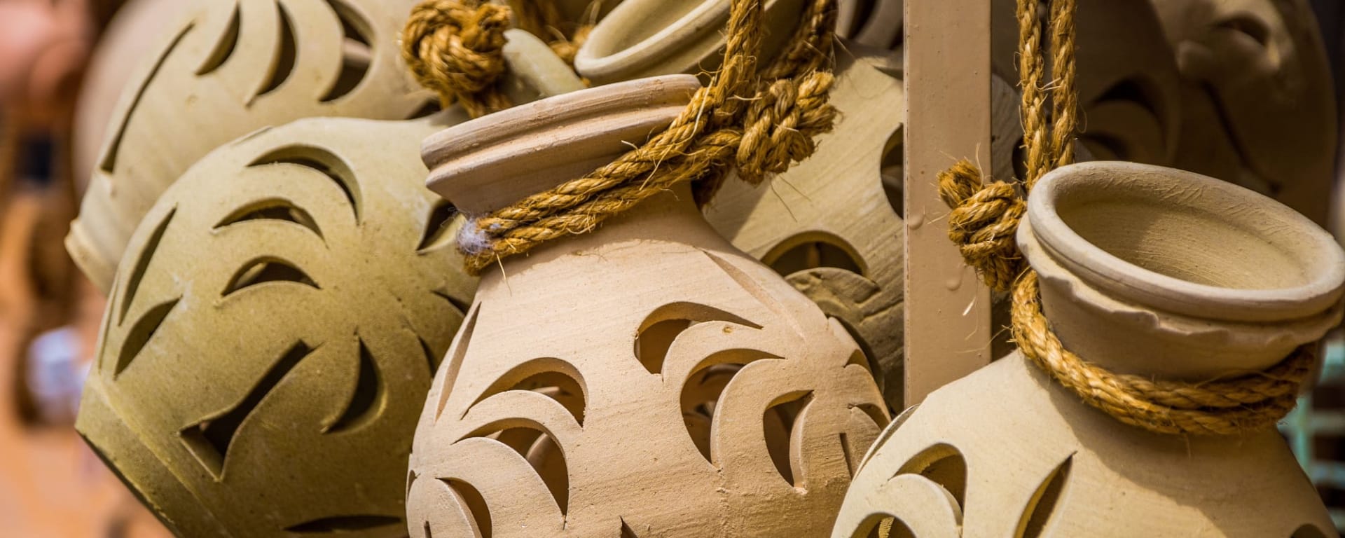 Authentischer Oman ab Muscat: Oman Tonkrüge