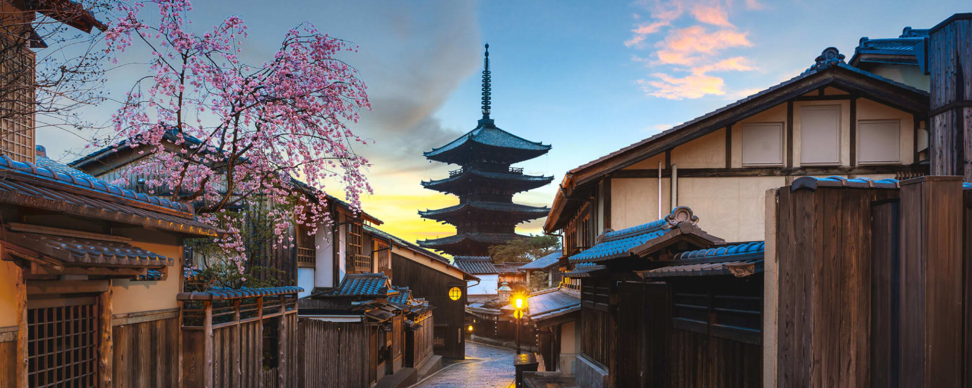 Große Japanreise mit dem Zug ab Tokio: Japan Kyoto Sonnenuntergang
